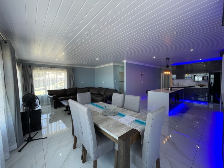 5 Bedroom Property for Sale in Dana Bay Western Cape